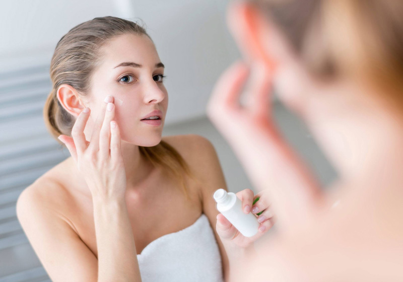 Lựa chọn mỹ phẩm phù hợp với da sẽ giúp ngăn nguy cơ mắc nám da